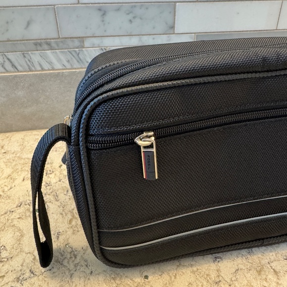 Fossil Travel Toiletry Bag in black stylish practical accessory perfect for men - Picture 5 of 13